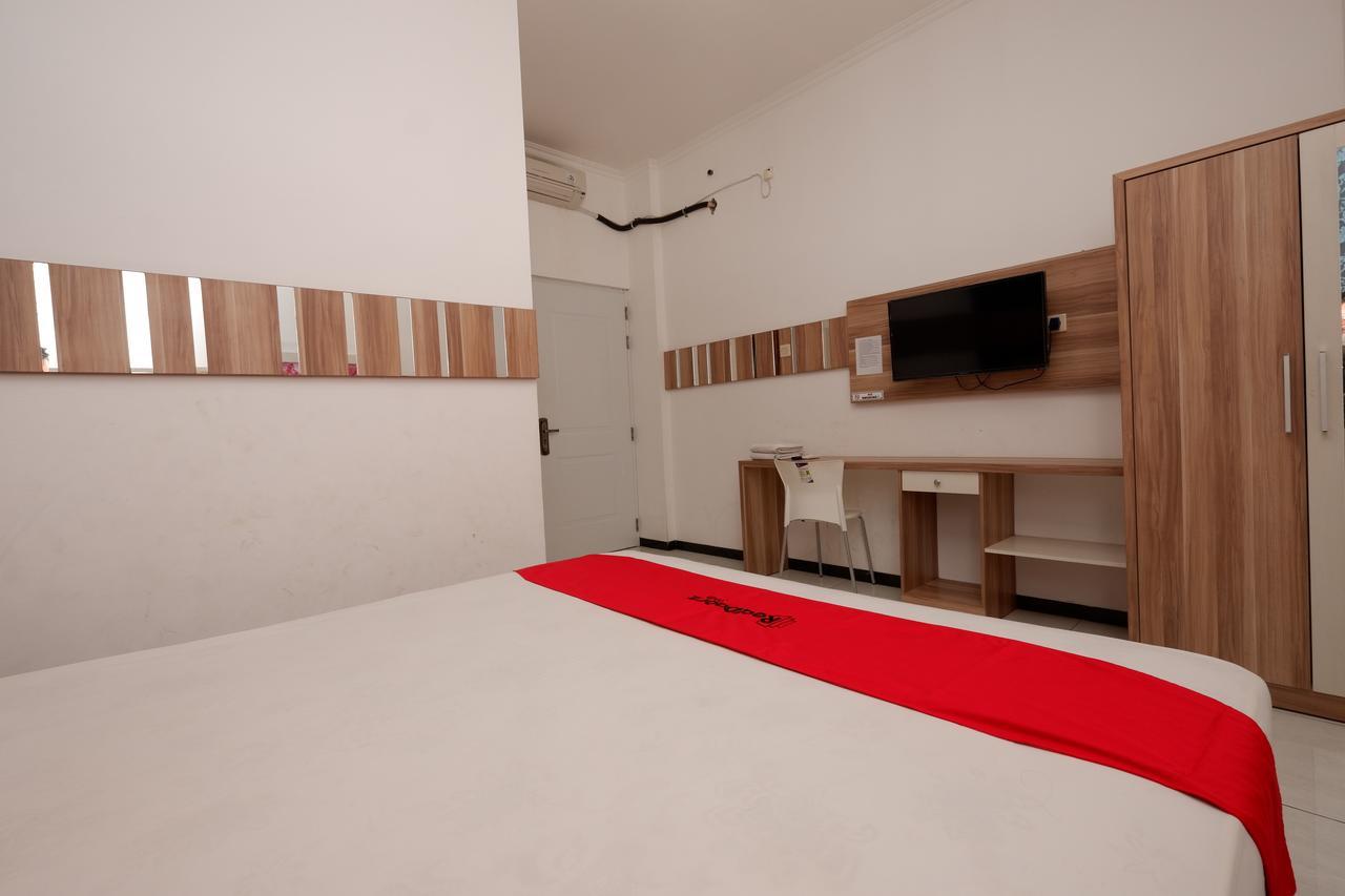 Reddoorz Near Plaza Simpang Lima Otel Semarang Dış mekan fotoğraf